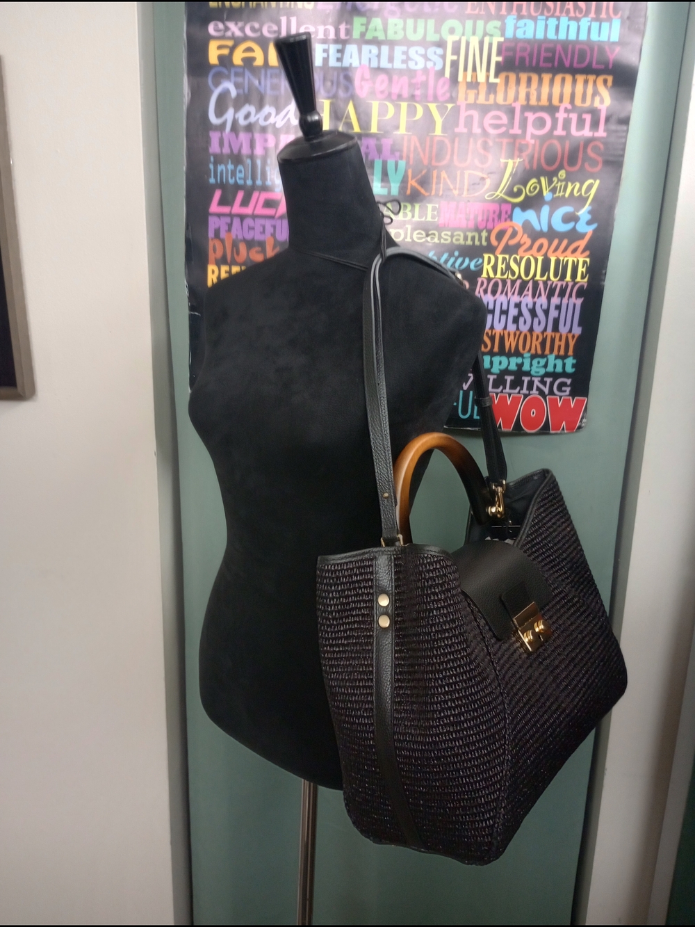 Beautiful Back Woven Satchel with Tortoiseshell Handle & Gold Hardware - Picture 6 of 7